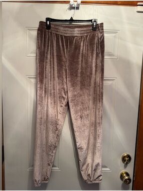 Bobi Black velvet shimmer joggers